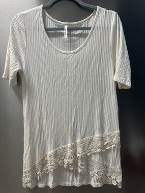 Women's Cream Ribbed Lace-Hem Short Sleeve Tunic